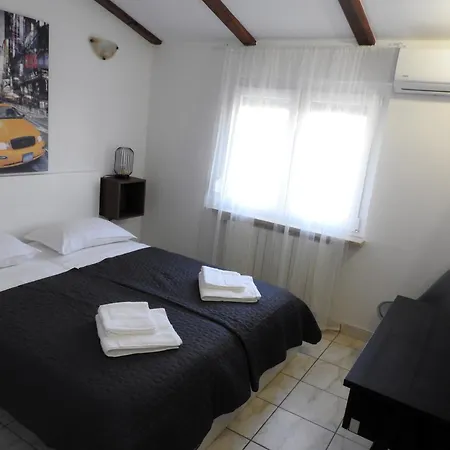 Ines- Stinjan Apartman Pula