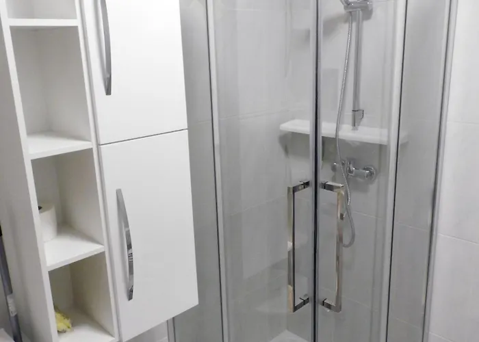 Ines- Stinjan 아파트 *